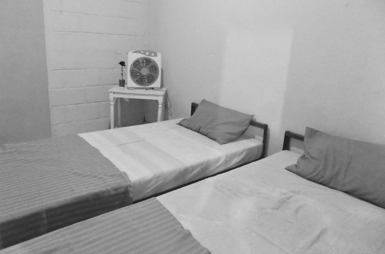 Kos Omah Yanto 19 Guest House Jakarta Bagian luar foto